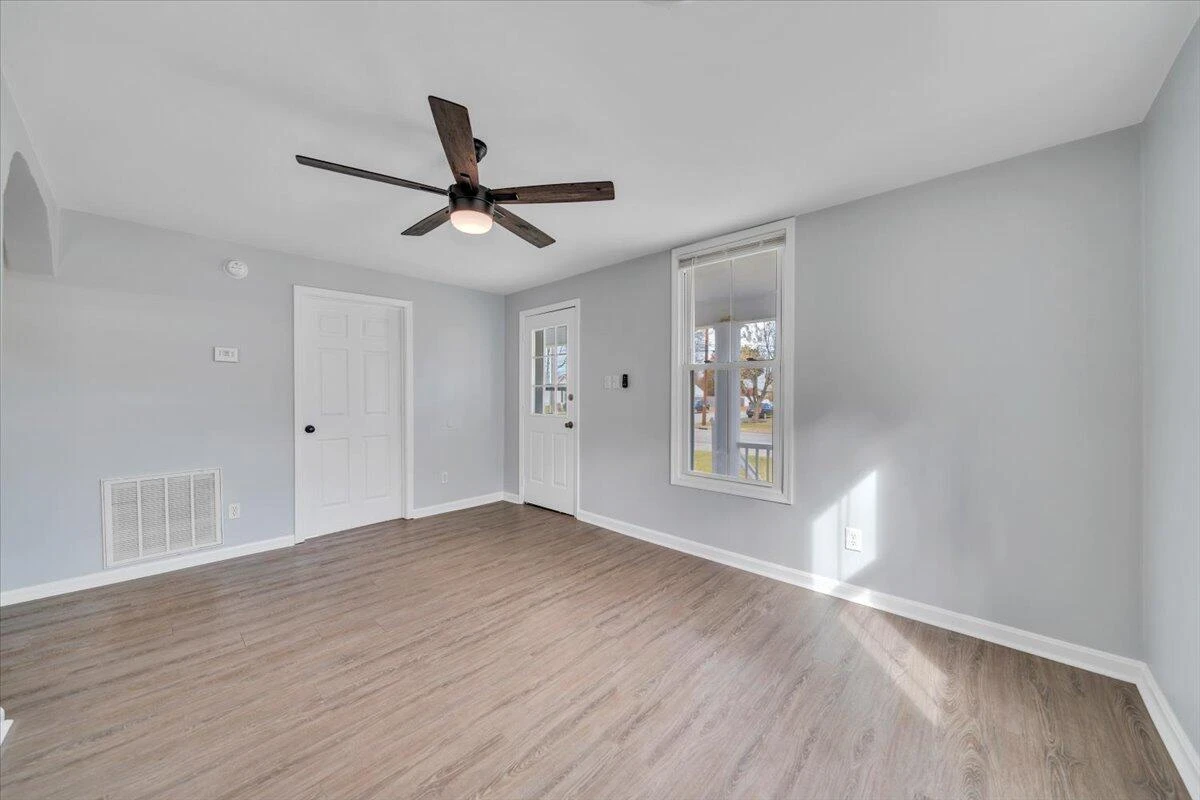 216 Bowman AVE - Photo 8