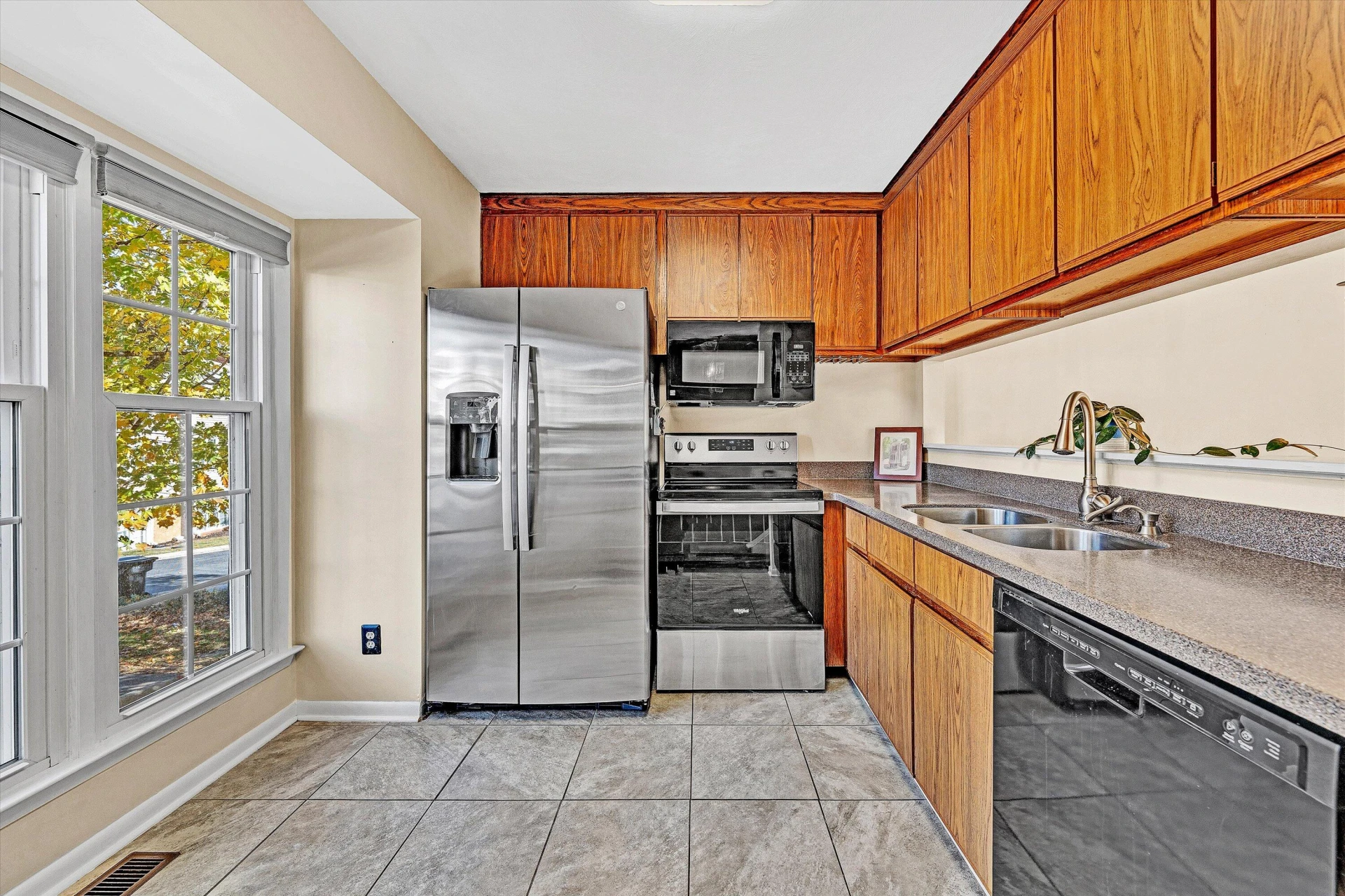 3018 Winterberry DR - Photo 8
