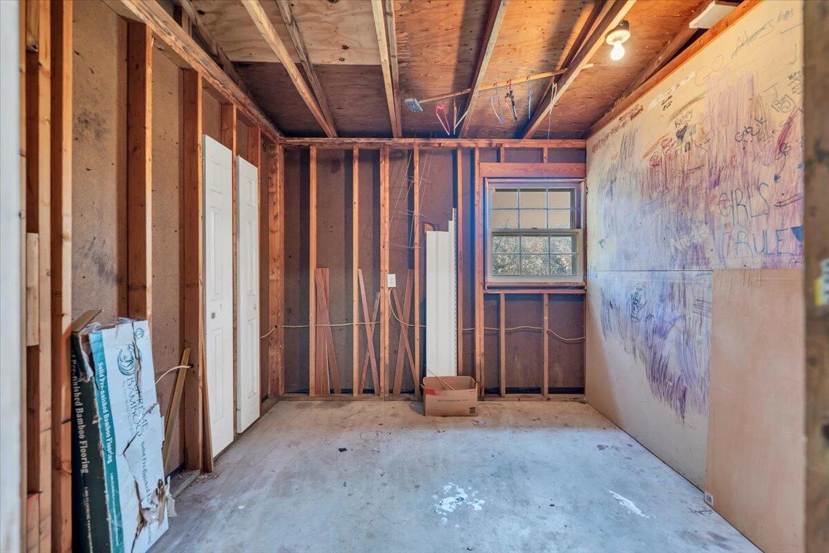 1633 Millwood DR - Photo 33