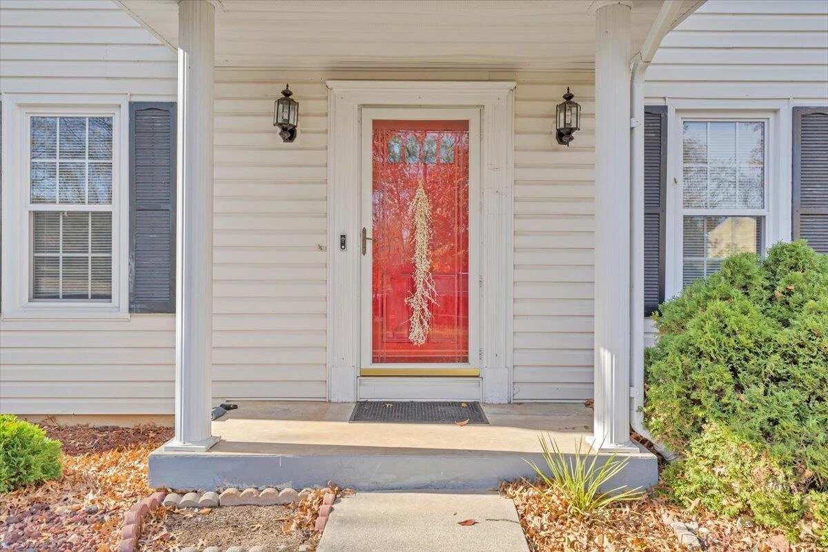 1633 Millwood DR - Photo 4