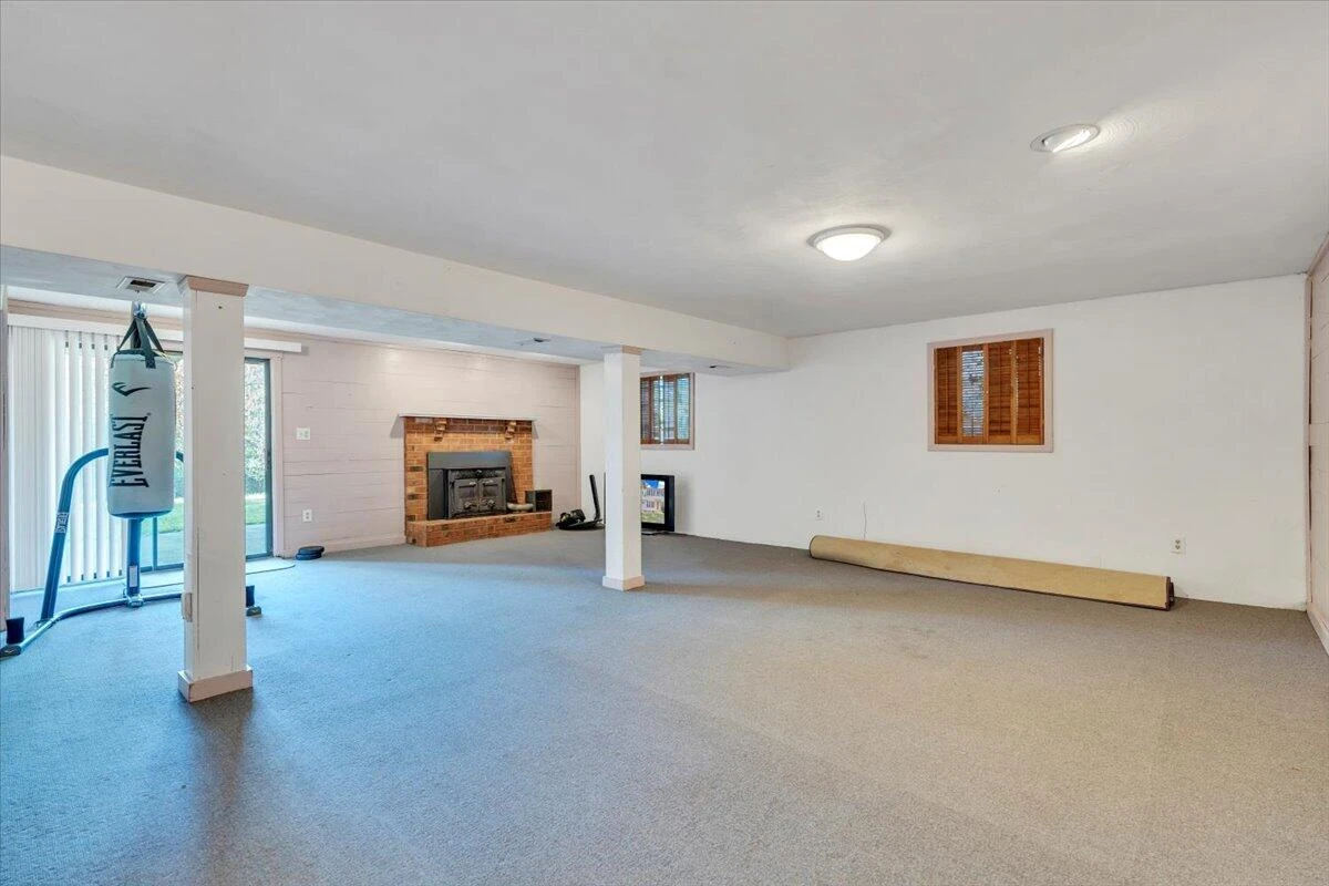 1633 Millwood DR - Photo 57
