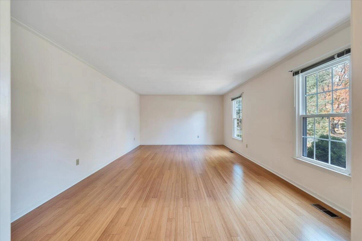 1633 Millwood DR - Photo 7