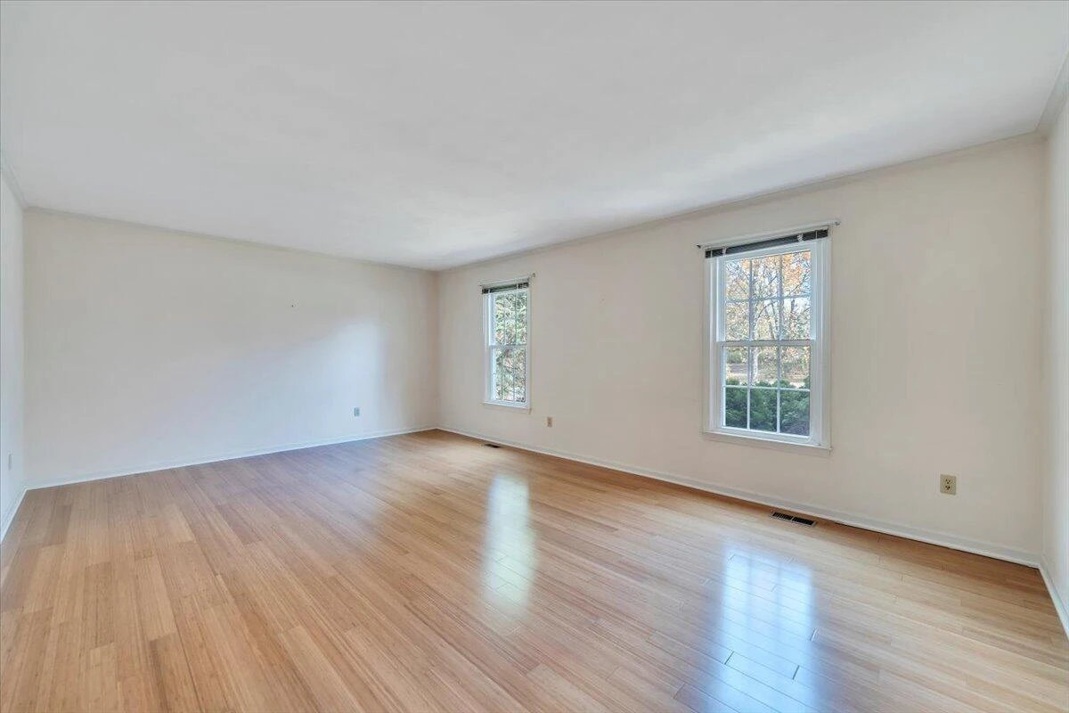 1633 Millwood DR - Photo 8