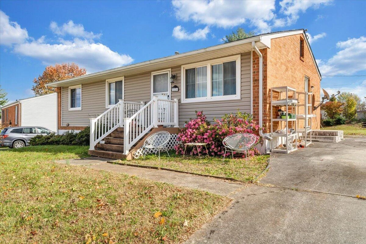 2224 Bailey AVE - Photo 2
