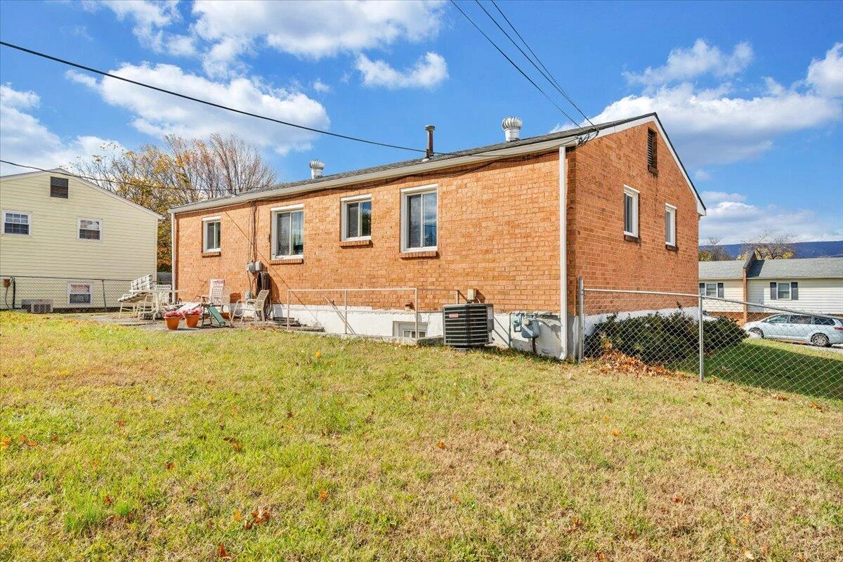 2224 Bailey AVE - Photo 4