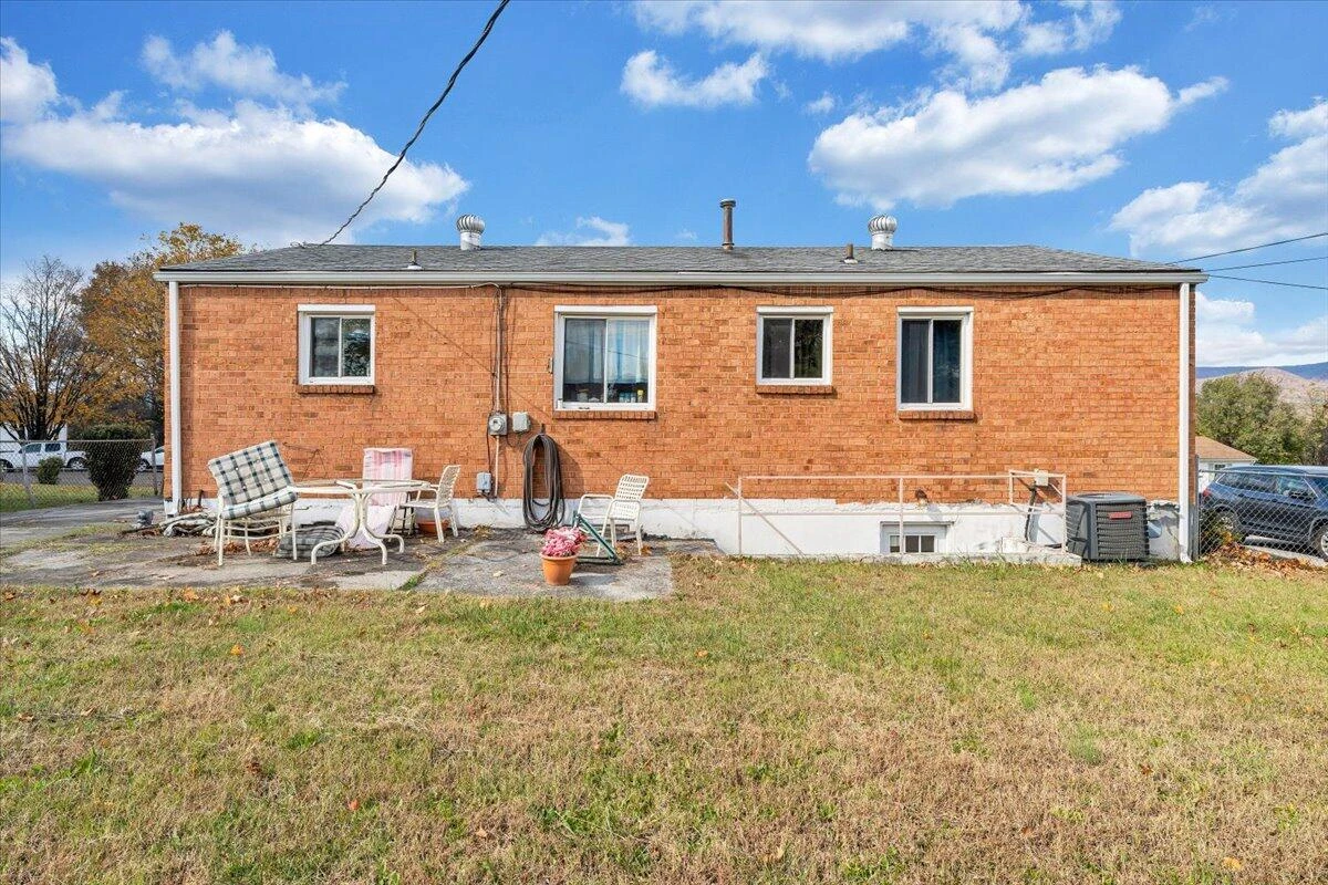 2224 Bailey AVE - Photo 5