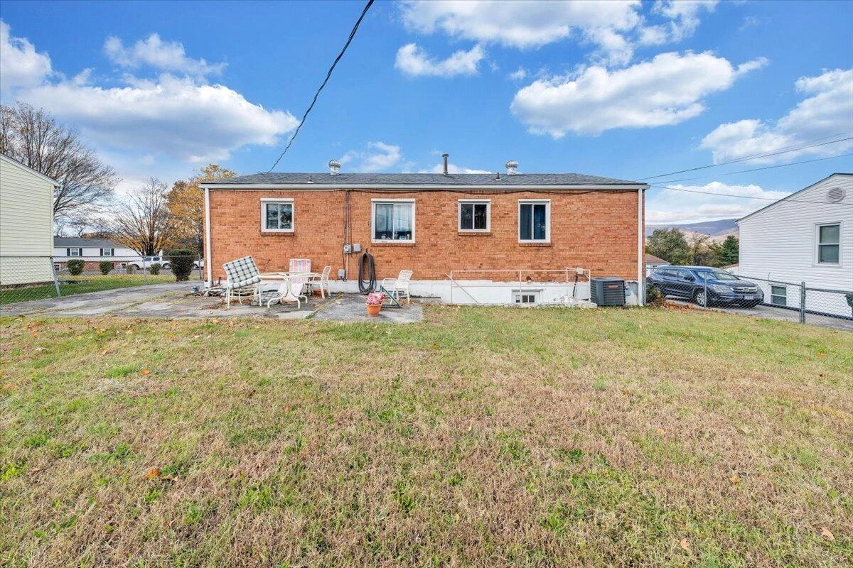 2224 Bailey AVE - Photo 6