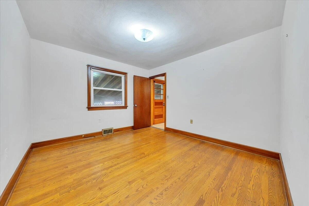 3110 Crockett AVE NW - Photo 16