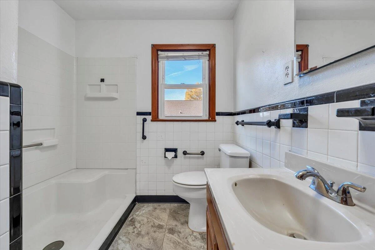 3110 Crockett AVE NW - Photo 17