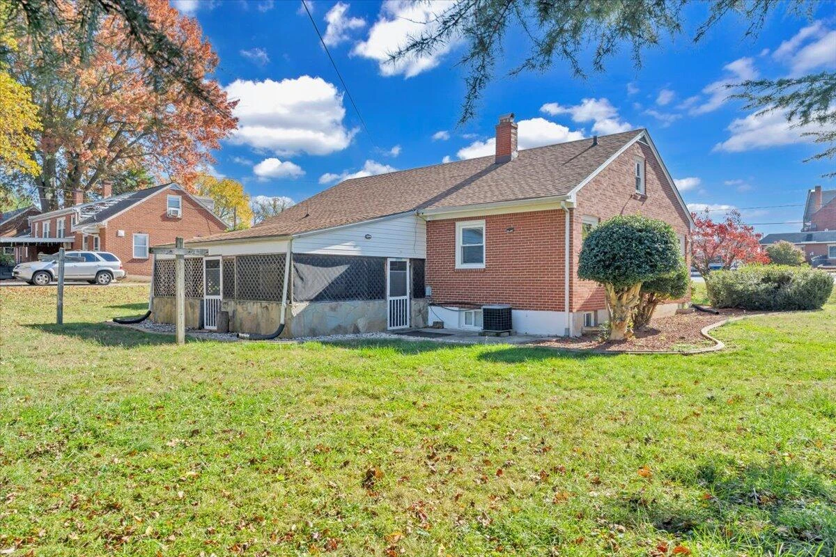 3110 Crockett AVE NW - Photo 35