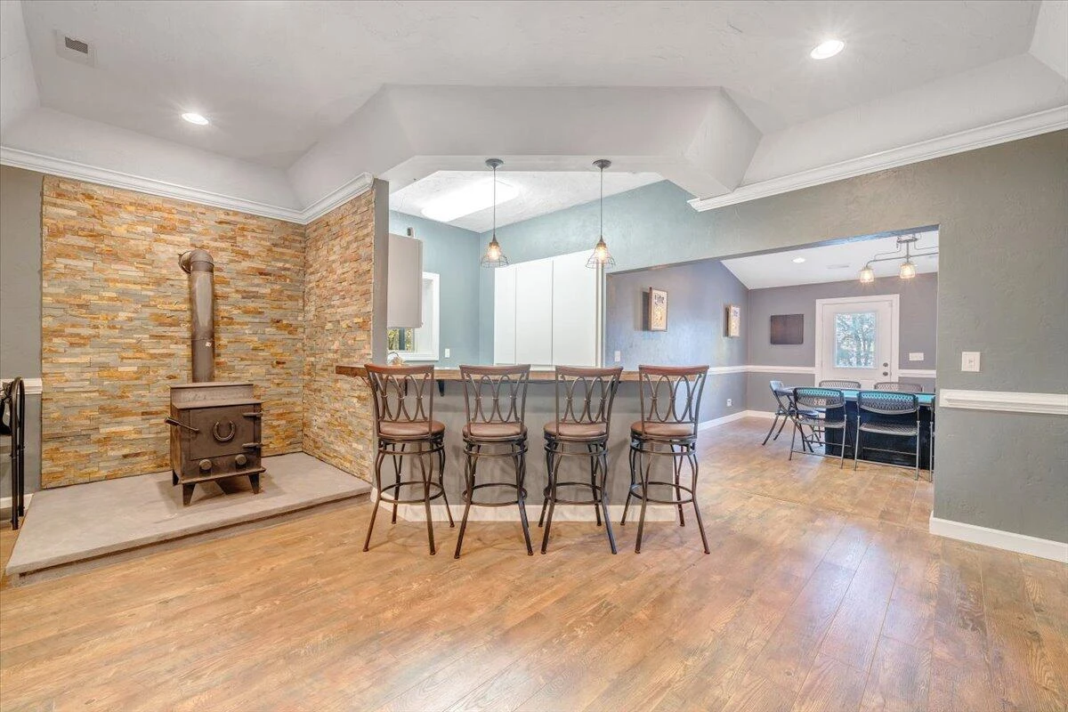 211 Woods Edge DR - Photo 10