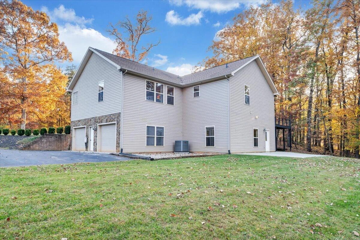 211 Woods Edge DR - Photo 12