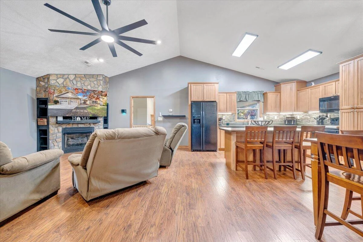 211 Woods Edge DR - Photo 18