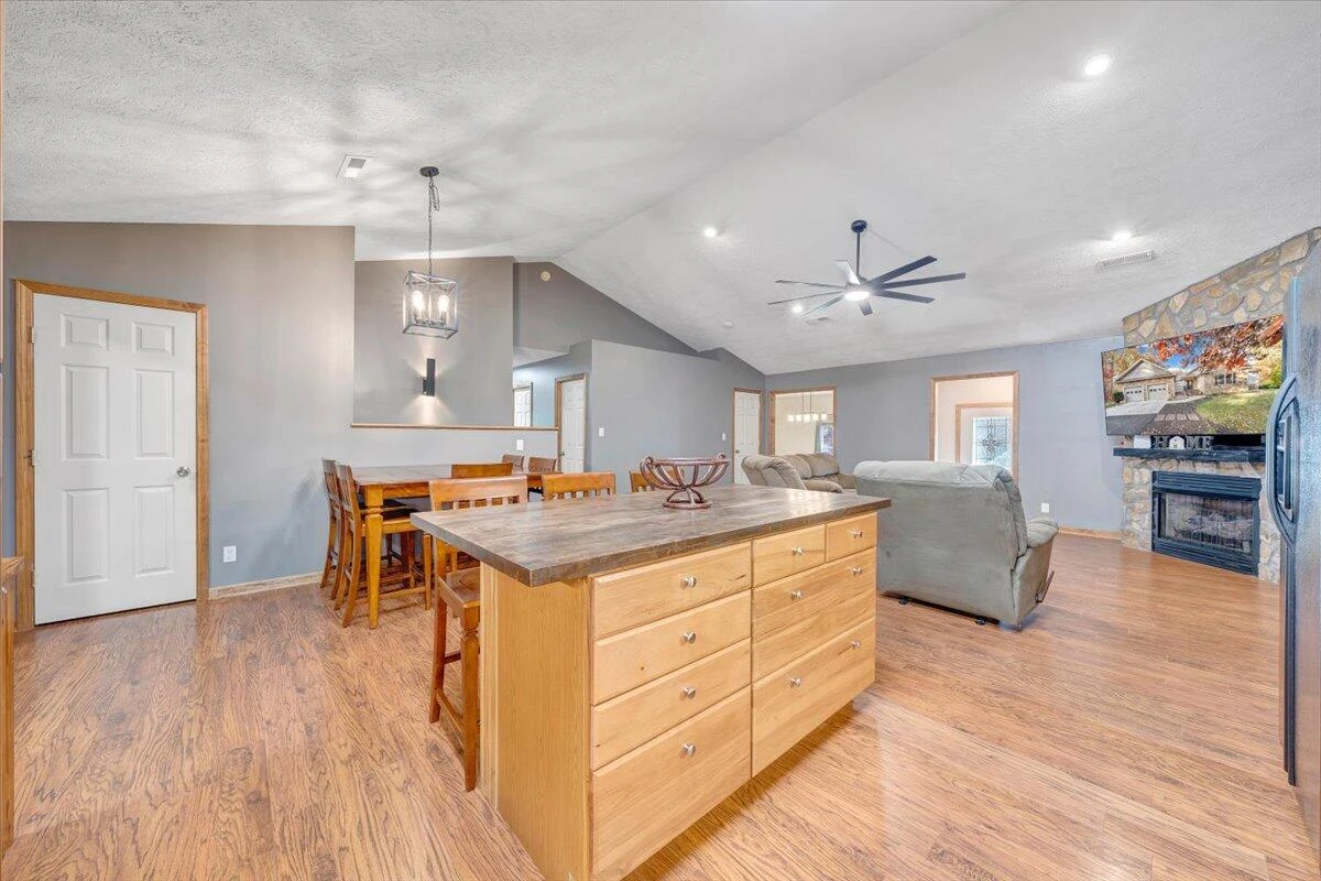 211 Woods Edge DR - Photo 20