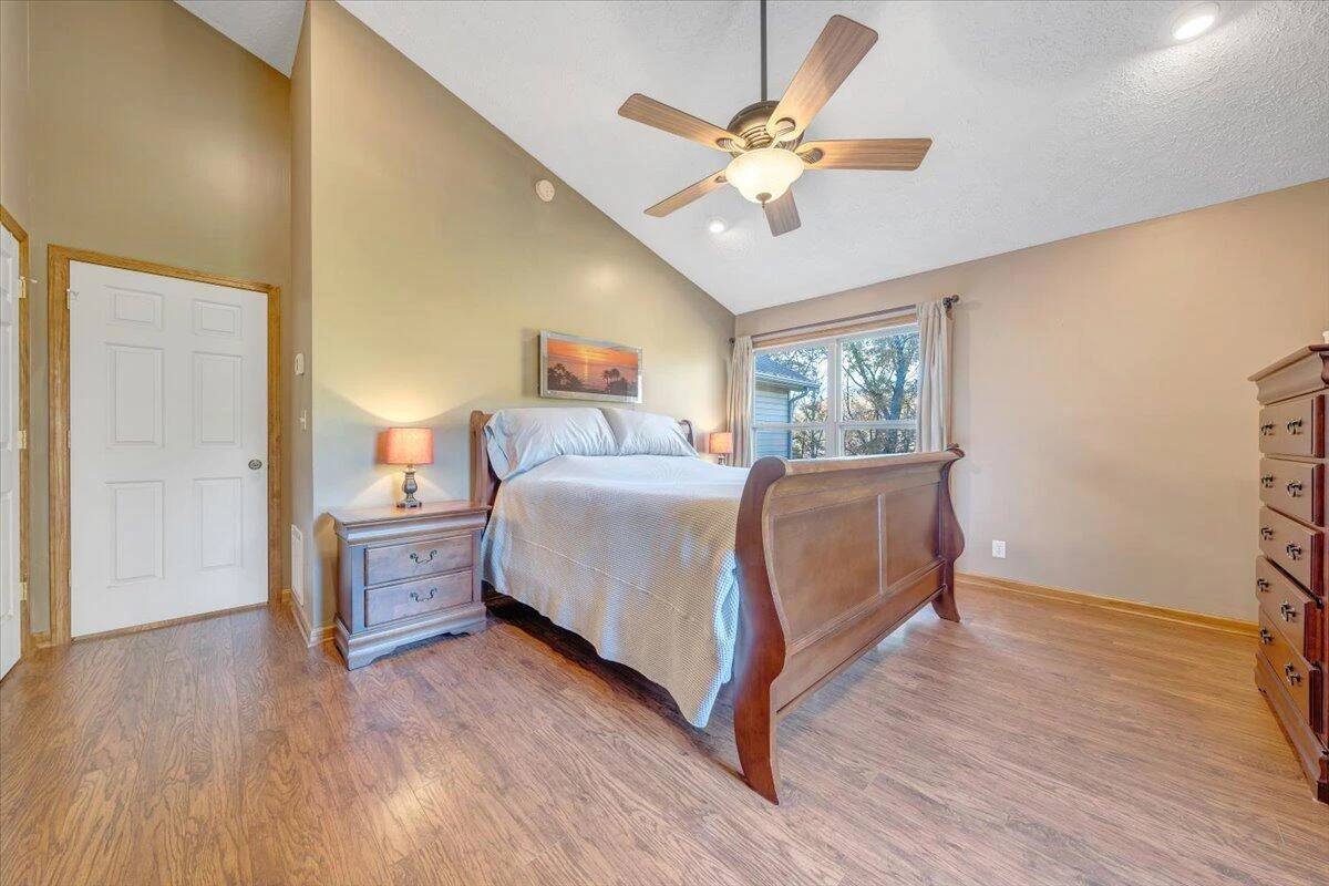 211 Woods Edge DR - Photo 24