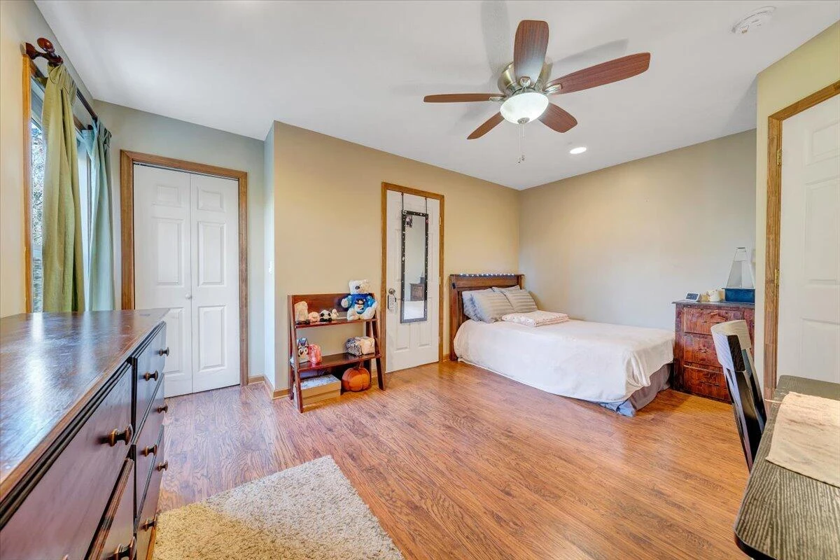 211 Woods Edge DR - Photo 34