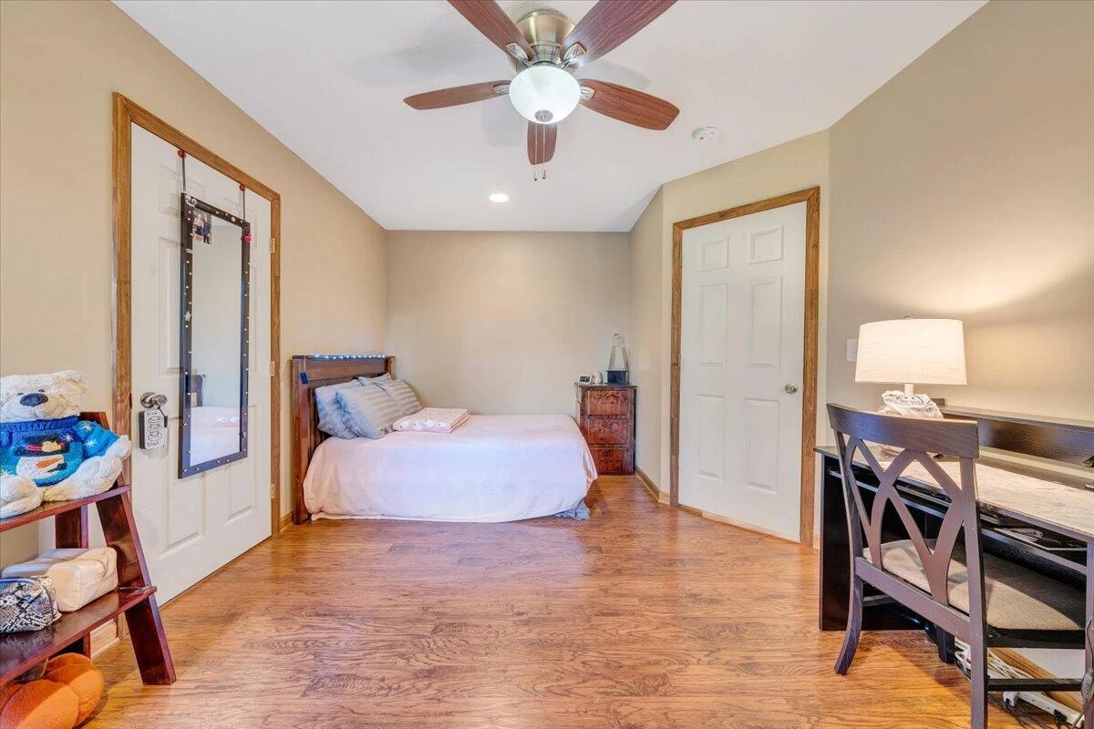 211 Woods Edge DR - Photo 35