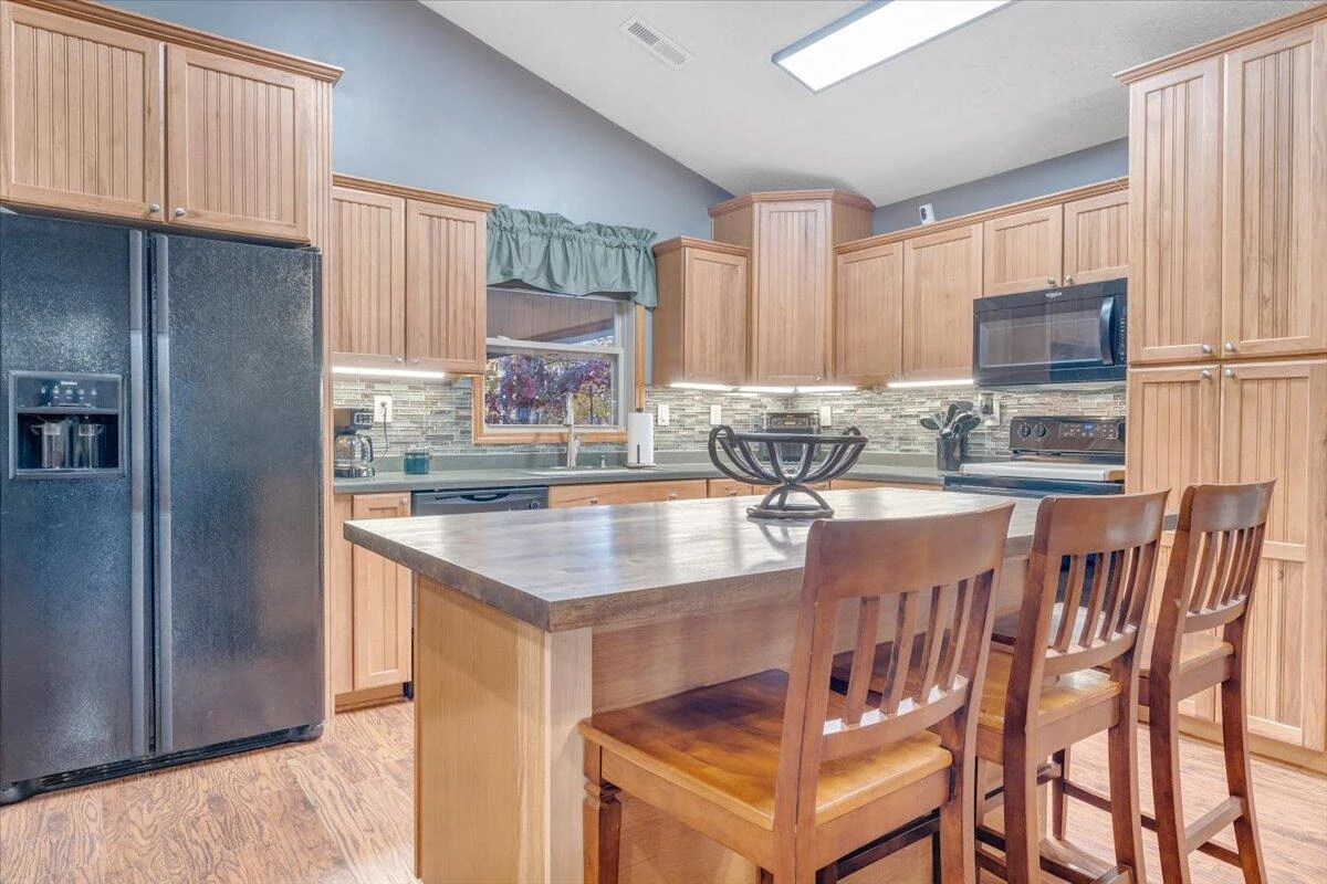 211 Woods Edge DR - Photo 5