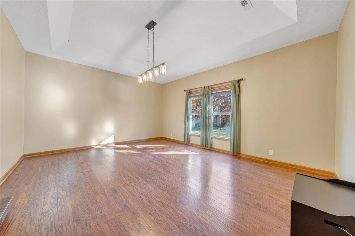 211 Woods Edge DR - Photo 6