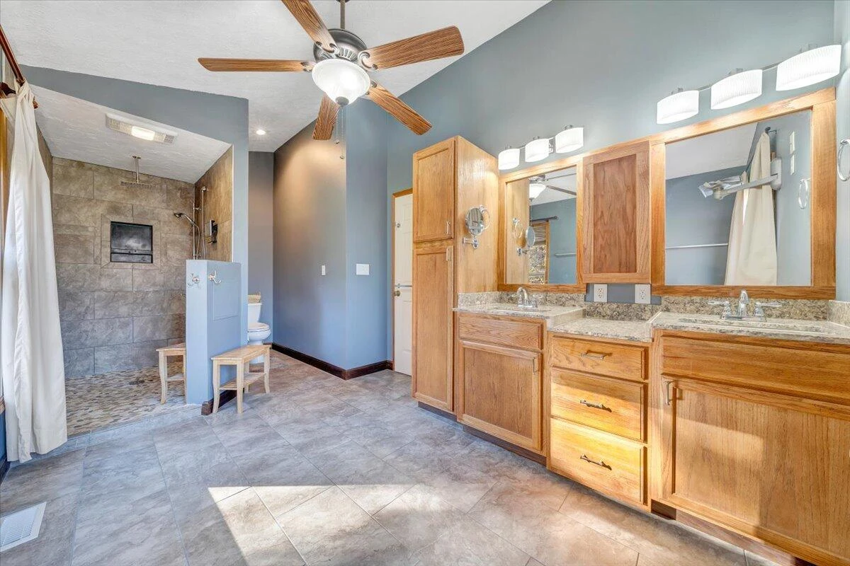 211 Woods Edge DR - Photo 9