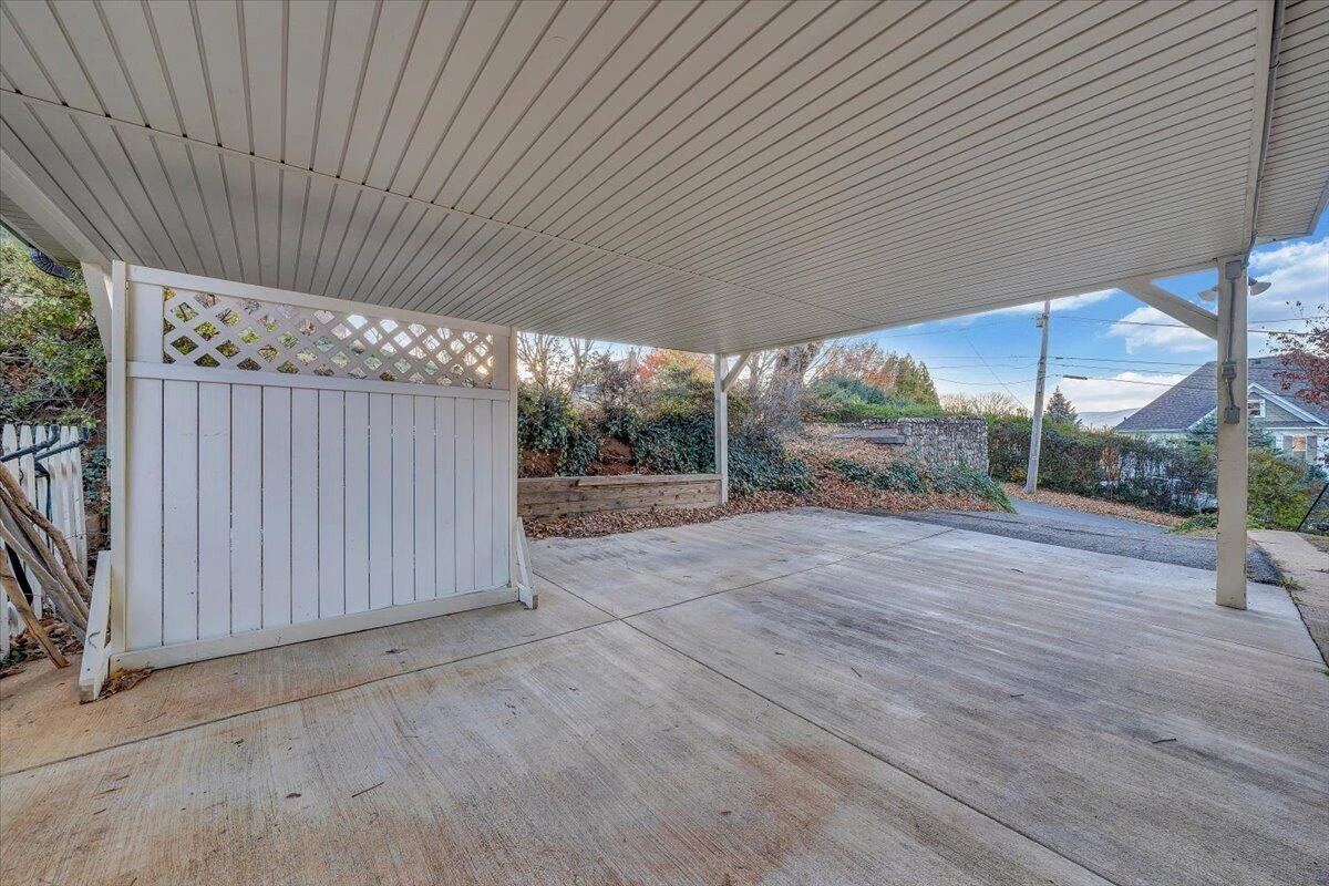 601 Camilla AVE SE - Photo 45