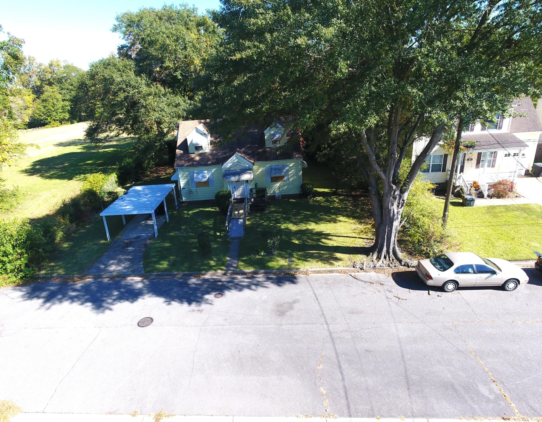 1805 Roanoke AVE - Photo 2