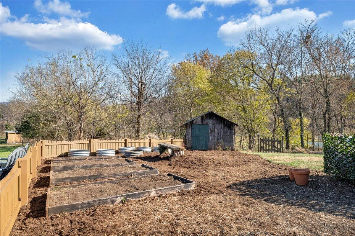 7758 Old Fincastle RD - Photo 53