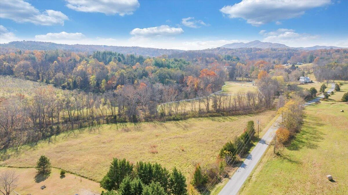 7758 Old Fincastle RD - Photo 92