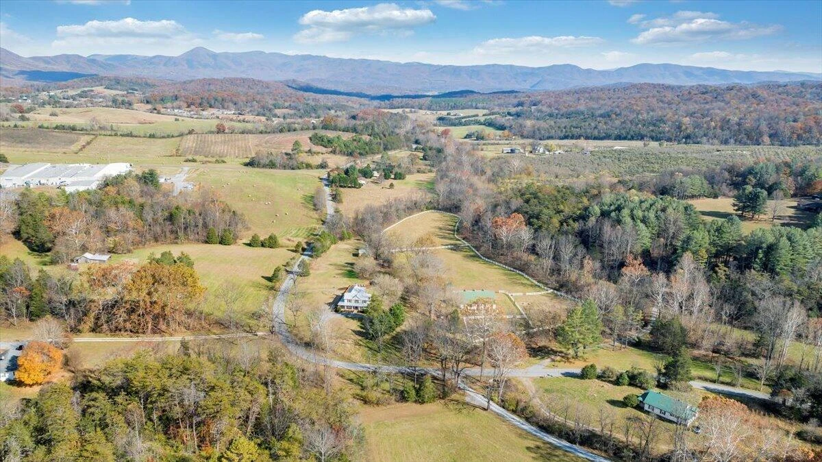 7758 Old Fincastle RD - Photo 97