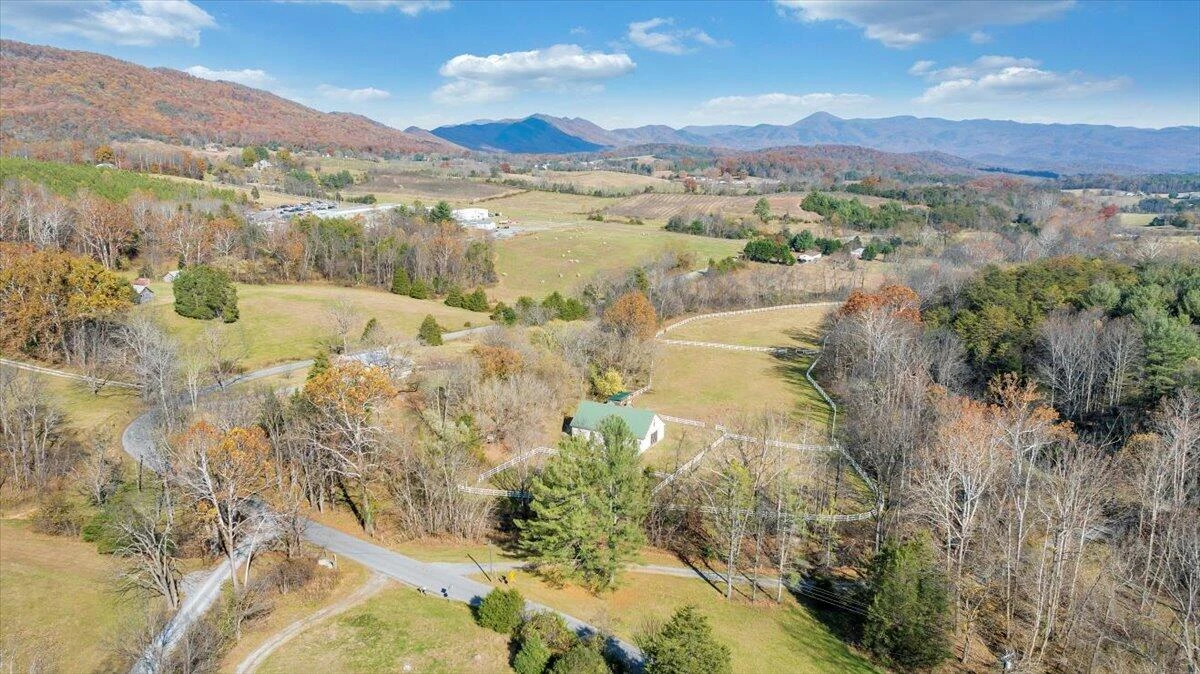 7758 Old Fincastle RD - Photo 98