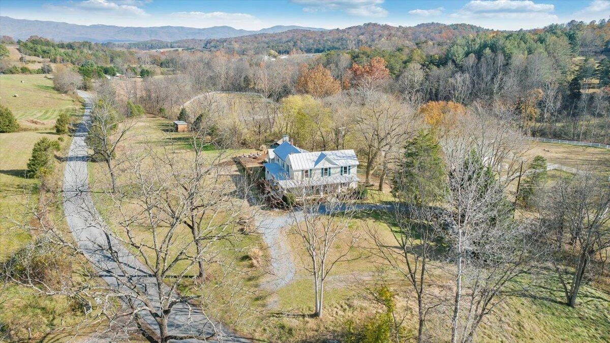7758 Old Fincastle RD - Photo 99