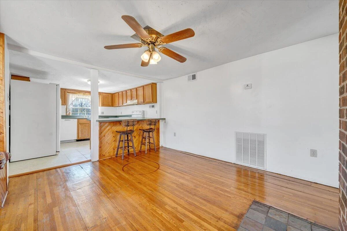 112 N Hancock ST - Photo 10