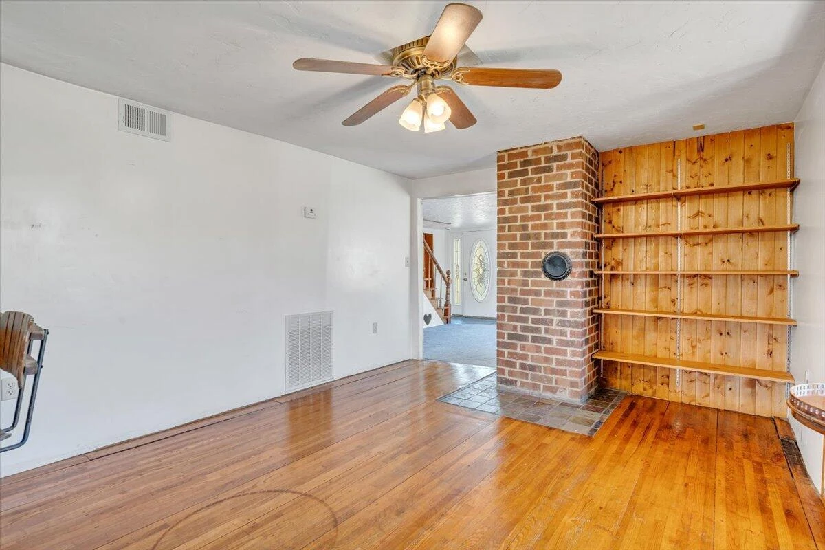 112 N Hancock ST - Photo 16