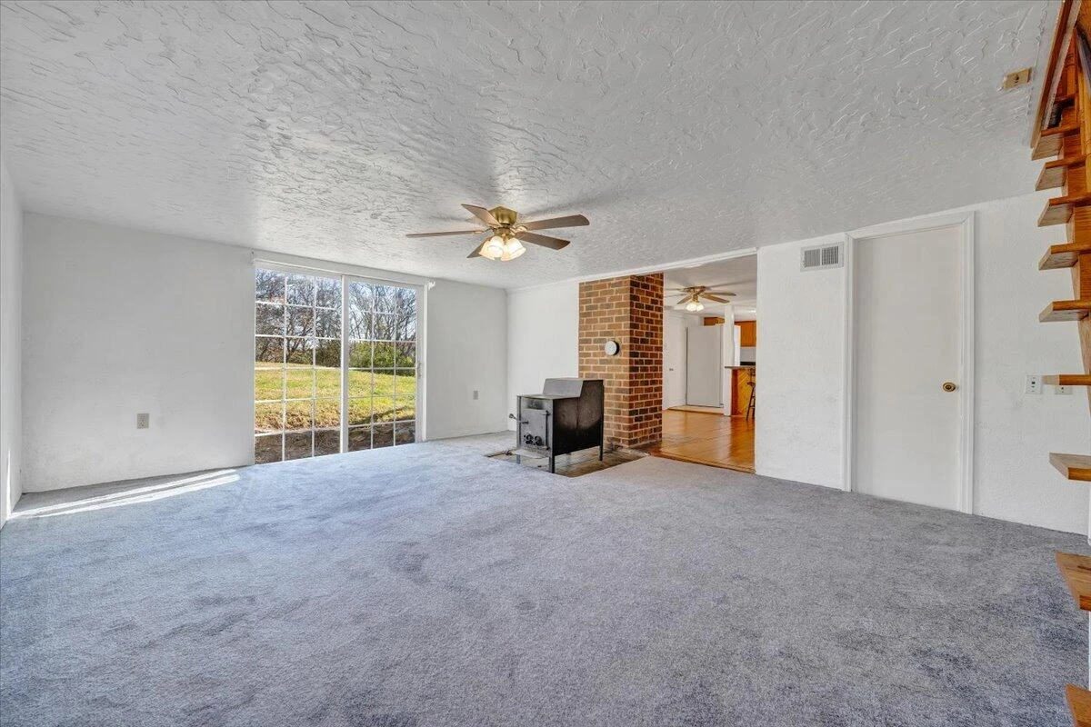 112 N Hancock ST - Photo 3