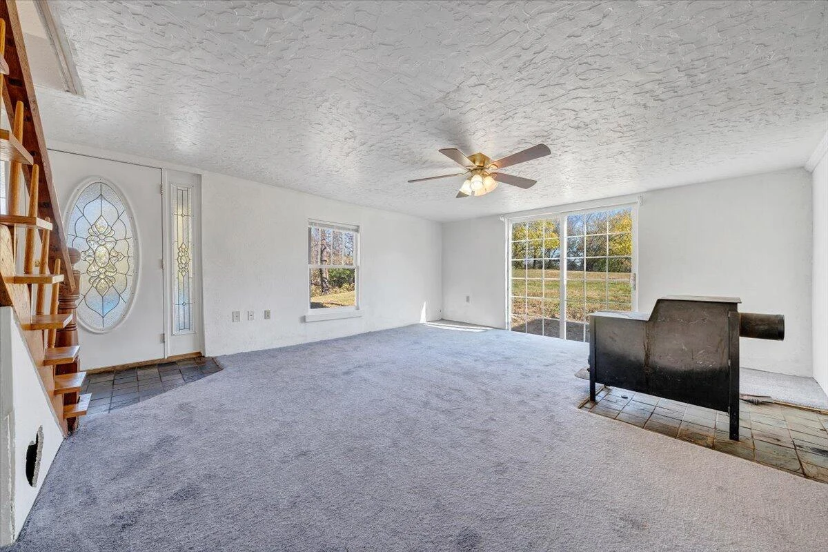 112 N Hancock ST - Photo 4