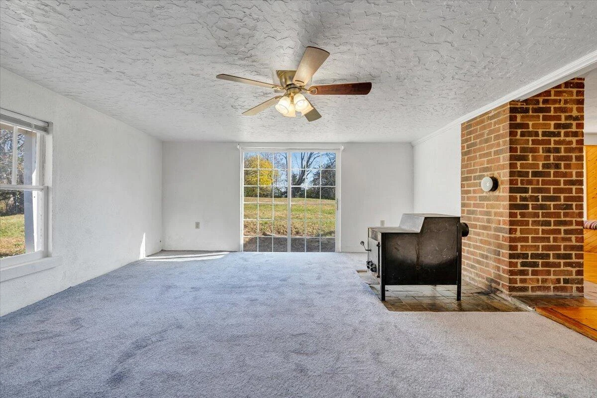 112 N Hancock ST - Photo 5