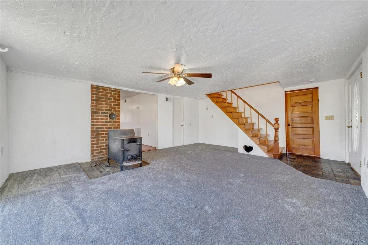112 N Hancock ST - Photo 6