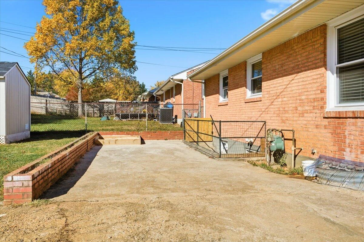 1406 Lancer DR - Photo 10