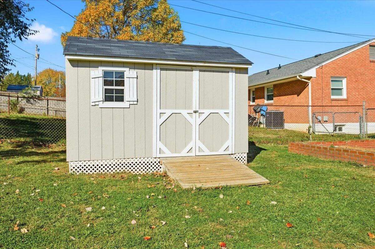 1406 Lancer DR - Photo 11