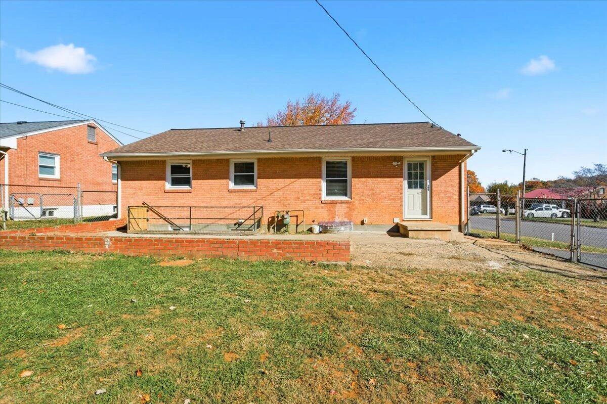 1406 Lancer DR - Photo 12