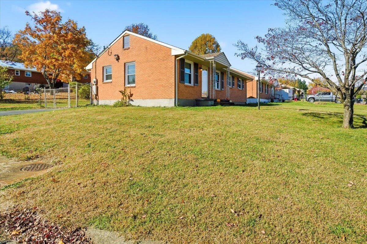 1406 Lancer DR - Photo 27