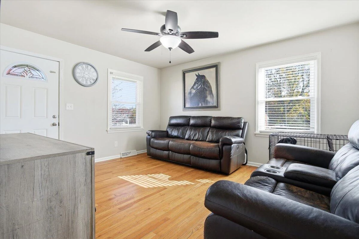 1406 Lancer DR - Photo 4