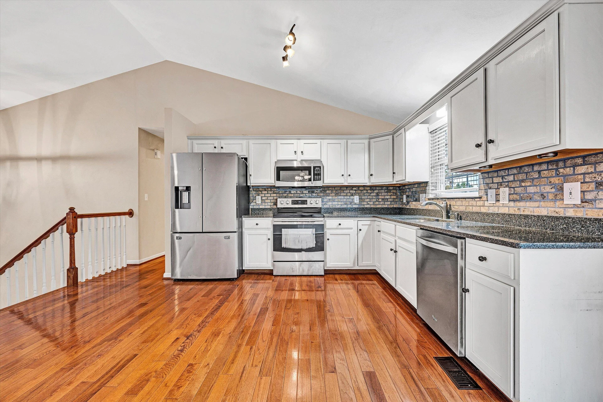 1619 Bush Farm DR - Photo 16