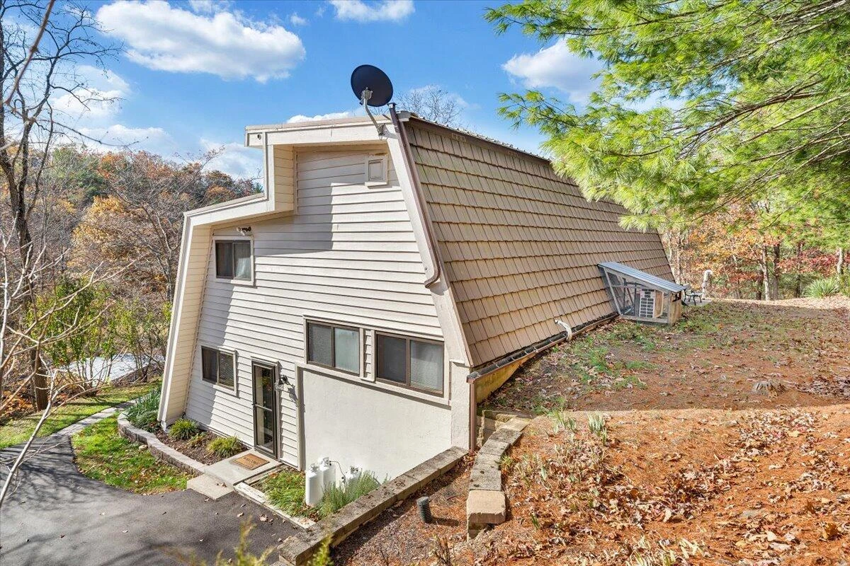 549 Clydes RD - Photo 2