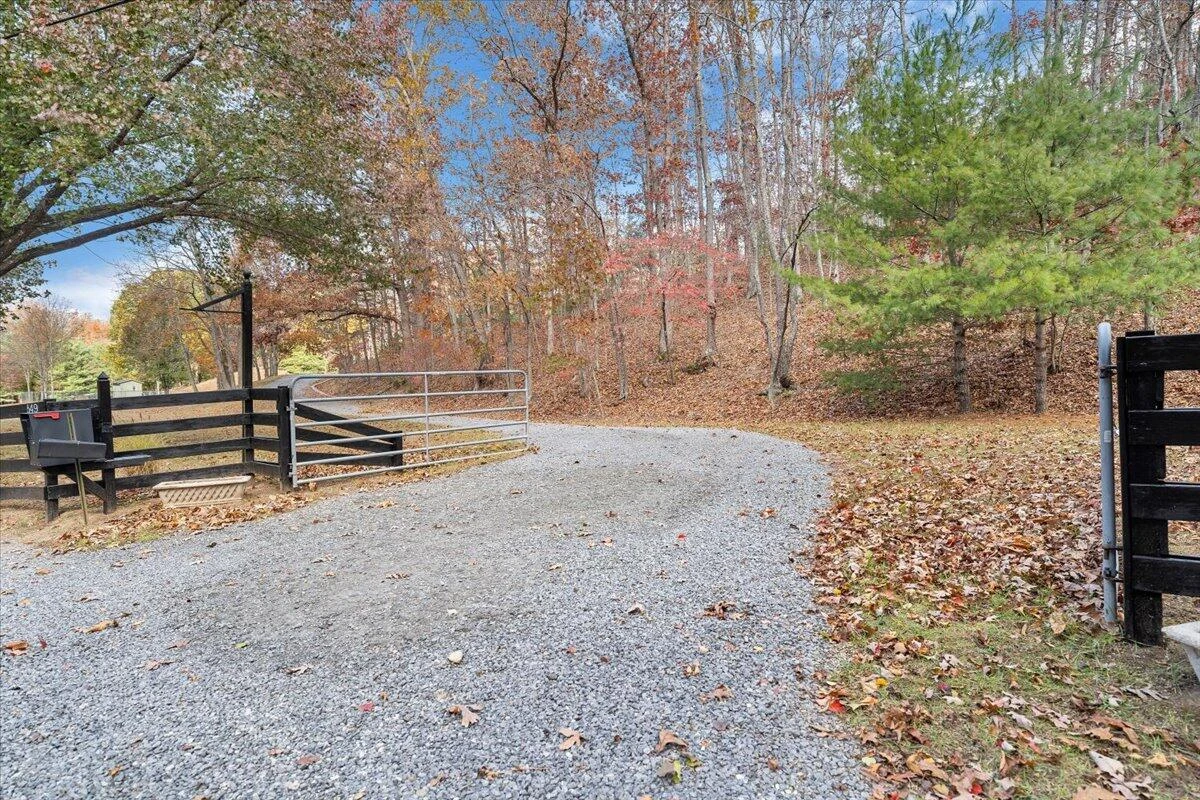 549 Clydes RD - Photo 86