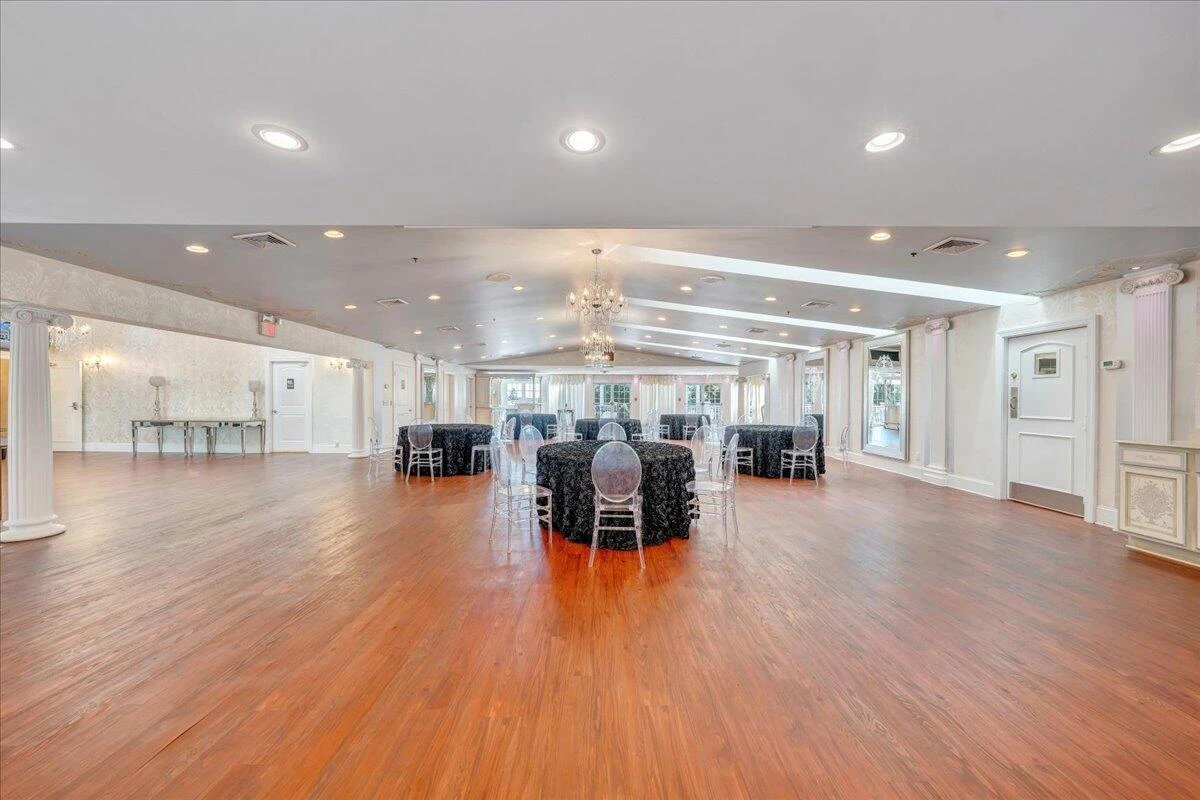 812 E MAIN ST - Photo 22