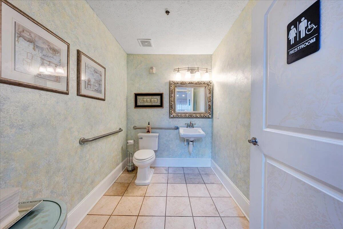 812 E MAIN ST - Photo 28
