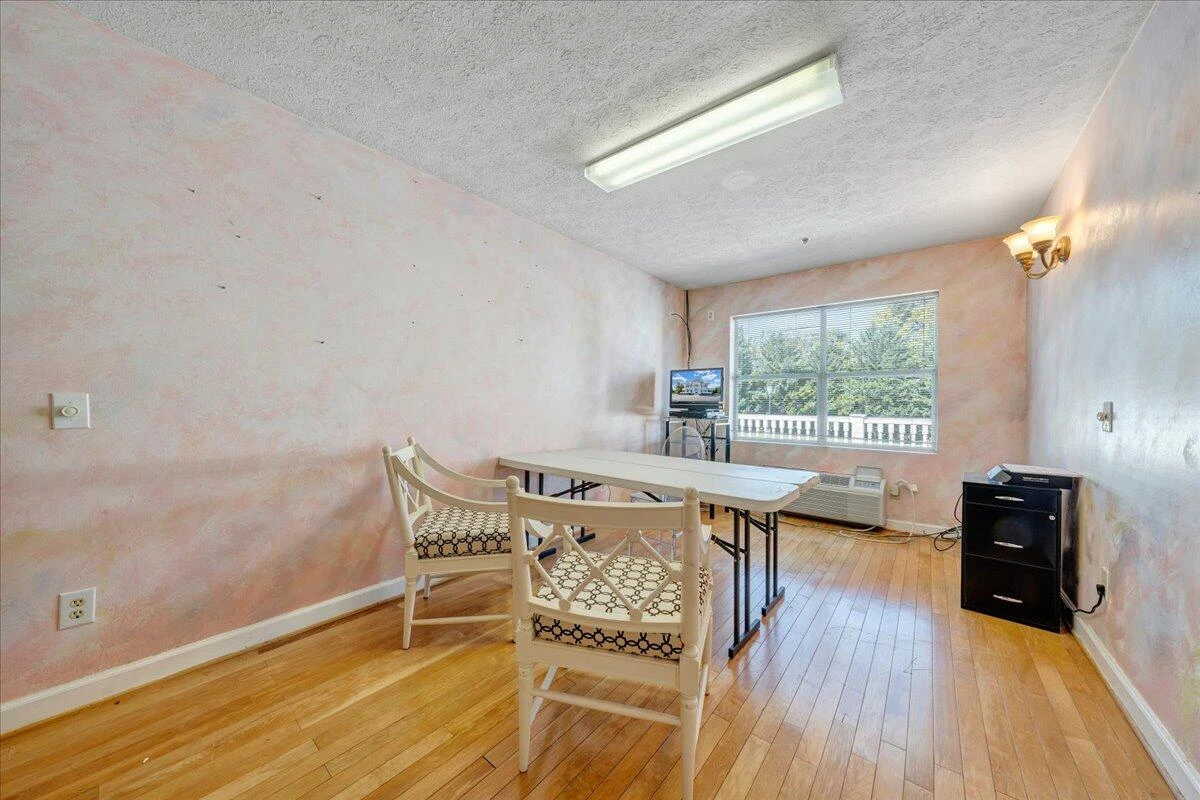 812 E Main ST - Photo 32