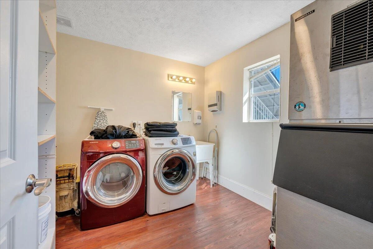812 E Main ST - Photo 33