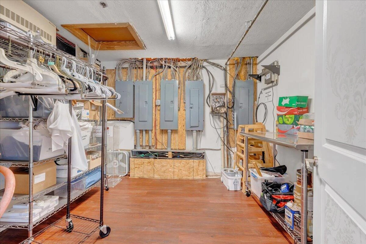 812 E Main ST - Photo 34